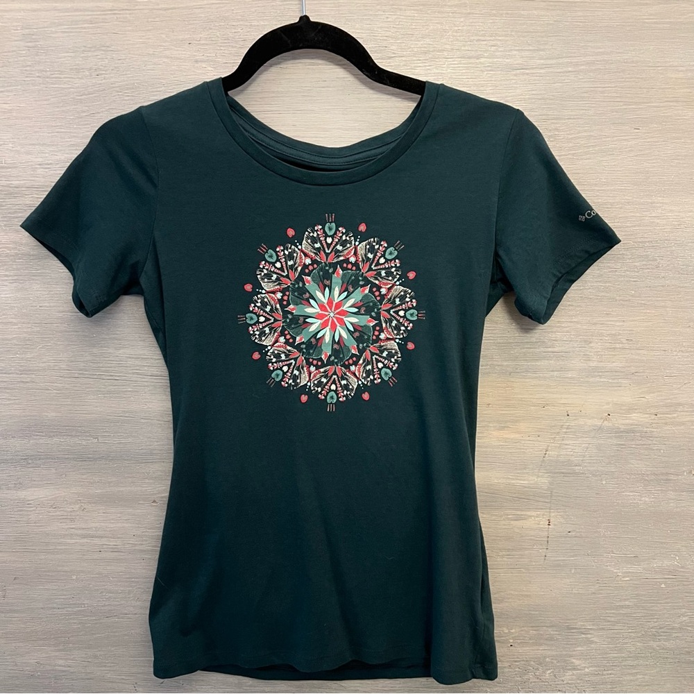 Columbia Hunter Green Mandala Print Scoop Neck Short Sleeve TShirt XS/TP GC‎